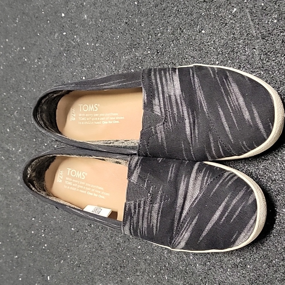 Tom's loafers